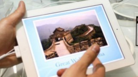 На отримані гроші Сяо Чжен придбав iPad 2 і смартфон iPhone.