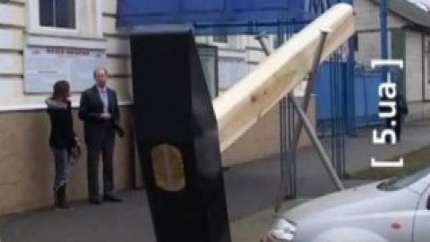 Гігантський молоток - найбільший експонат музею.