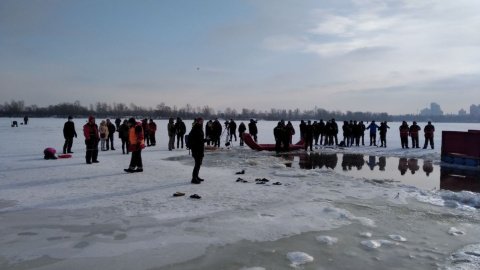 Морози, сніг і крижана вода. Київські купання на Водохреща