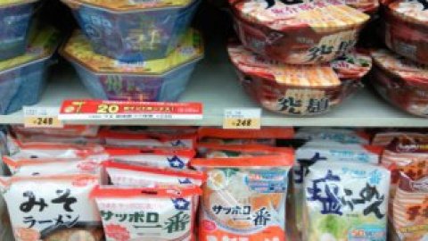 Локшина швидкого приготування є популярним продуктом не тільки в Японії, а й далеко за її межами.
