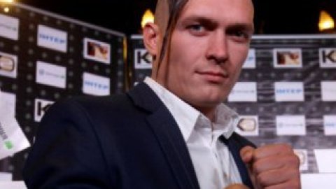 После блестящего дебюта в ринг снова выйдет Олимпийский чемпион Александр Усик. Фото: Пресс-служба Интера