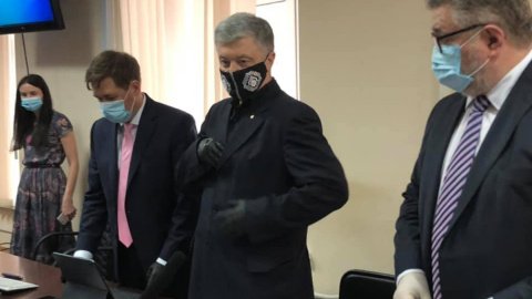 Порошенко в суде. Фото: Facebook Ирины Геращенко