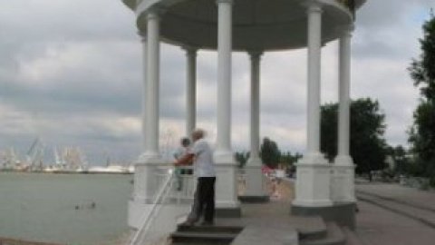 У Бердянську вже встановлено оригінальні пам'ятники: жадібності, дітям лейтенанта Шмідта, сантехніку.