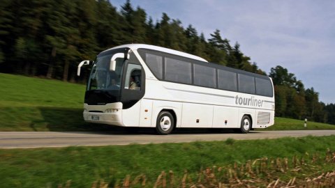 Людей просто высадили и не вернулись за ними. Фото: neoplan.com