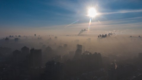 Початок листопада в Україні буде вітряним, але теплим