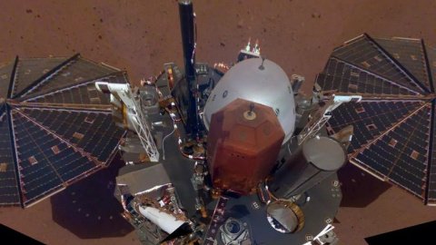 Отримане зображення необхідно NASA для того, щоб детально перевірити стан InSight після приземлення на Марс. Фото: www.cnet.com