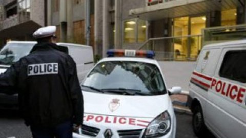 Поліцейським не вдалося затримати грабіжників фургона із брудною білизною.
