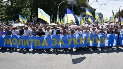 У заході бере участь Президент Петро Порошенко з дружиною Мариною. Фото: LB.ua