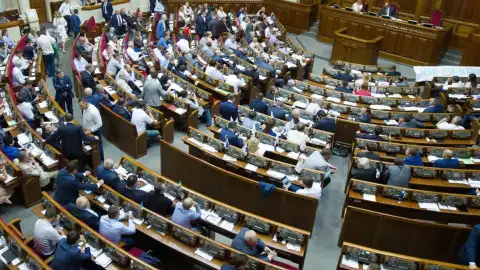 Депутаты ослушались Порошенко и не отозвали депутатский законопроект об Антикоррупционном суде