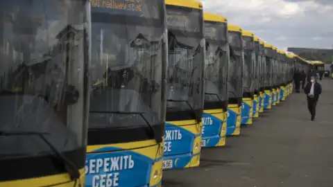 Нові автобуси. Фото: kiev.klichko.org