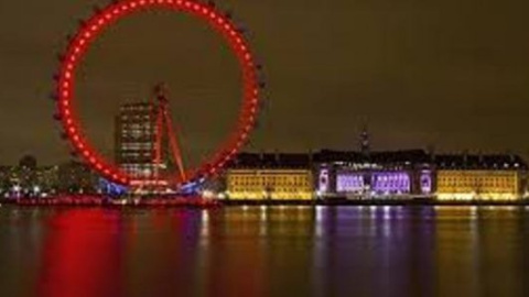 ​Знаменитое колесо обозрения London Eye сменило цвет и название