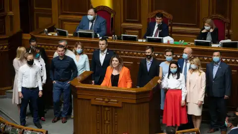 Депутат "Голоса" Стефанишина написала заявление о выходе из партии на клочке туалетной бумаги