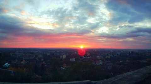 Закат солнца в замке "Паланок" сегодня был по-особенному ярким. Фото: facebook.com/maks.adamenko