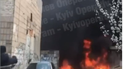 На Троещине загорелась мусорная свалка, слышны взрывы
