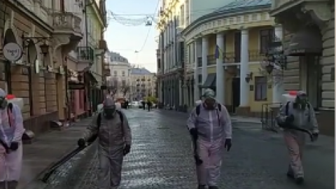 Дезинфекция улиц в Черновцах. Скриншот видео