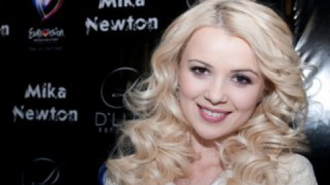 Міка Ньютон одержала нагороду від Кабміну.