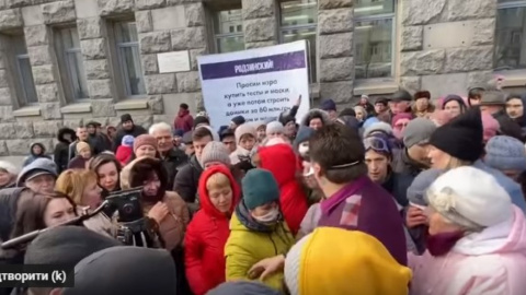 Бійка за маски в Харкові. Скріншот відео ГОРОДЯНИ