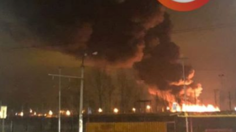 В Киеве на Троещине вспыхнул масштабный пожар