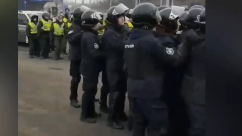 Протесты в Новых Санжарах не утихают. Скриншот:YouTube/Полтавське ТБ