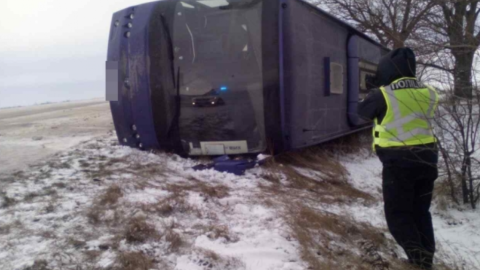 Рейсовый автобус попал в ДТП под Одессой. Фото: полиция