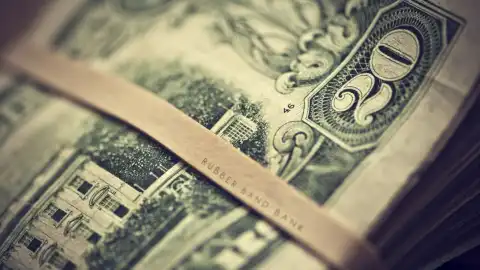 НБУ від скупки валюти на міжбанку перейшов до її продажу