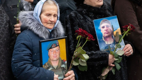 В Киеве возложили цветы на церемонии почтения погибших киборгов под Донецком. Фото: .president.gov.ua
