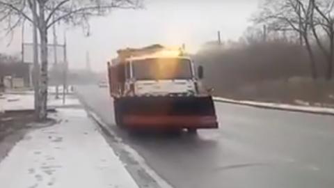 У Києві почали обробляти вулиці від ожеледиці