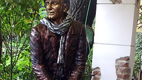 Пам'ятник Остапу Бендеру.