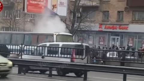 У Києві горів автобус. Скріншот відео Оперативний Київ 