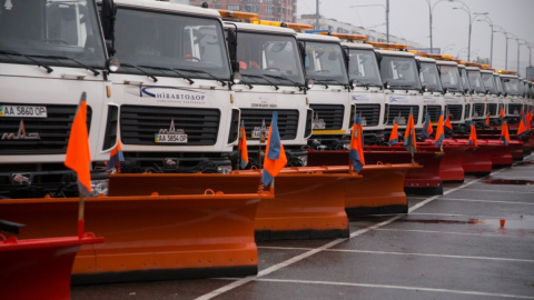 Снігоприбиральні машини. Фото:kyivcity.gov.ua