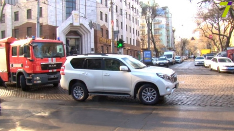 Депутат "Юзік" кинув свій джип посеред дороги і перекрив проїзд для пожежної