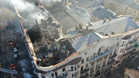 Обгоревшее здание в Одессе. Фото: Думская