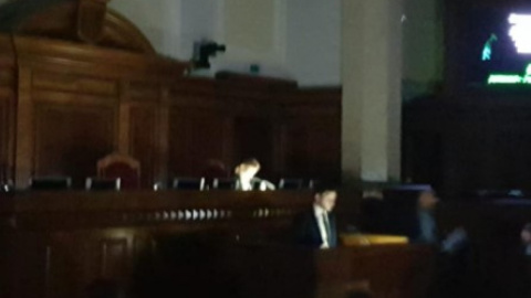 Верховна Рада сьогодні працювала без електрики при світлі ліхтариків
