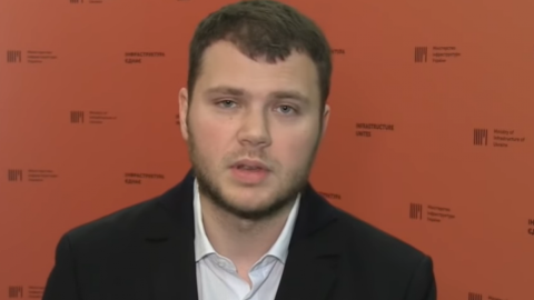 Криклій хоче звільнити Клітіну, яка розкритикувала його в листуванні з пранкером