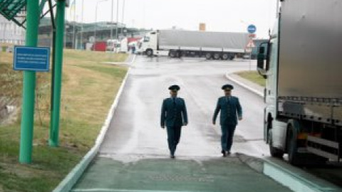 Прикордонники Сумського загону затримали автомобіль із контрабандою спирту.