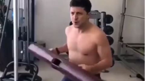Зеленський з трубою. Скріншот :Instagram/zelenskiy_fans