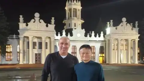 Джек Ма приїхав до Ярославського і справив фурор, виступаючи перед студентами Харківського університету