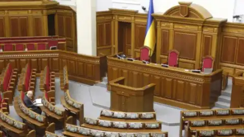 ​Первый год работы Верховной Рады 8 созыва. Страх и ненависть в парламенте