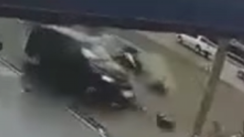 Опубліковано відео моменту смертельної аварії біля ТРЦ "Лавина" в Києві