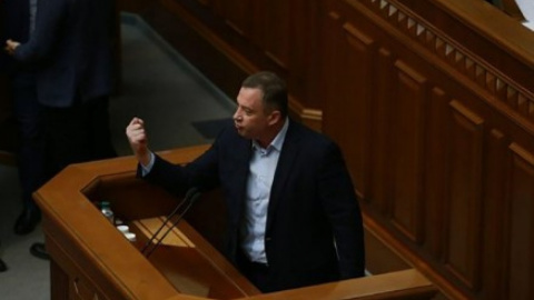 Дубневич двічі показав дулю з трибуни у Верховній Раді