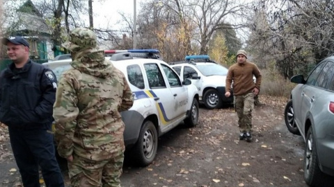 До добровольців у Золоте прибула поліція