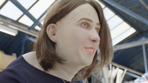 Ученые создали модель офисного работника через 20 лет.Скриншот:youtube/Fellowes Brands