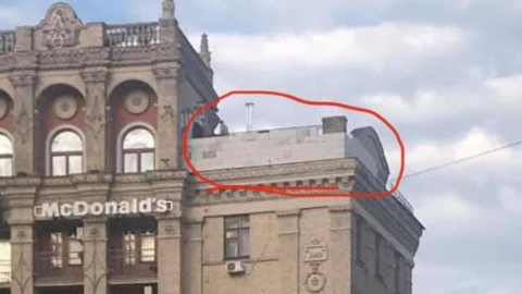 На історичній будівлі на Майдані Незалежності незаконно добудували ще півповерху