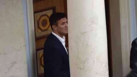 Тищенко в Раді дивно поводився і ховався за колоною