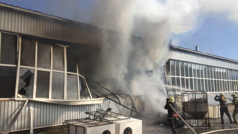 Пожежа на підприємстві. Фото: ДСНС Сумської області
