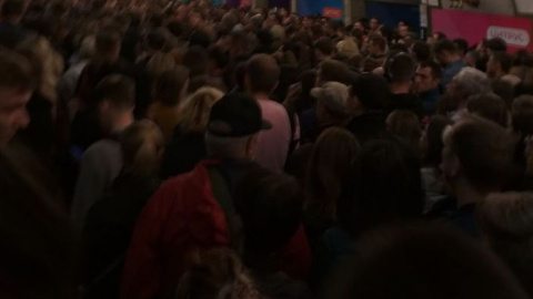 Фото дня: у Києві на дорогах і в метро стався колапс через зловмисника на мосту Метро