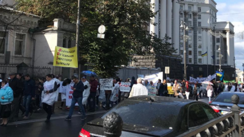 У центрі Києва перекрили рух через мітингувальників інвесторів новобудов