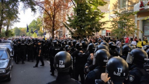 На марші рівності в Харкові ультраправі напали на поліцію і намагалися зірвати акцію