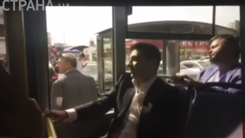 Зеленський в тролейбусі в Днипре. Скріншот відео "Країна"