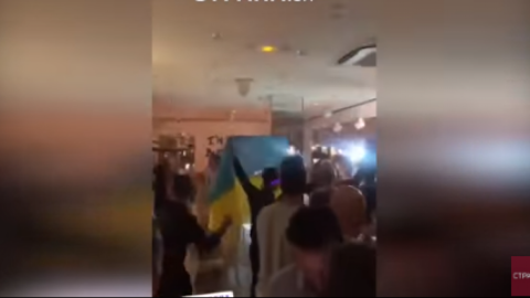 З'явилося відео, як глава ОПУ Богдан на День Незалежності очолив ходу дівчат в Сен-Тропе на весіллі Довбенка